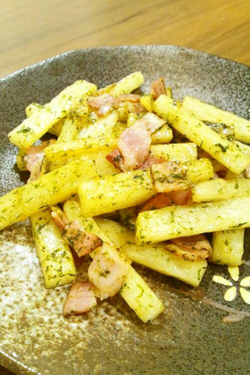 長芋とベーコンのバター醤油炒め青のり風味