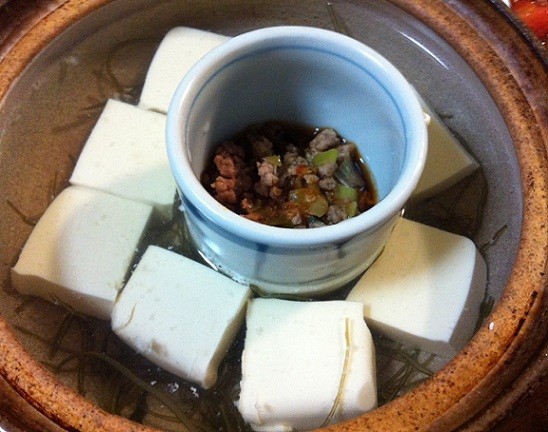 簡単なおつまみ！肉そぼろのピリ辛湯豆腐の画像