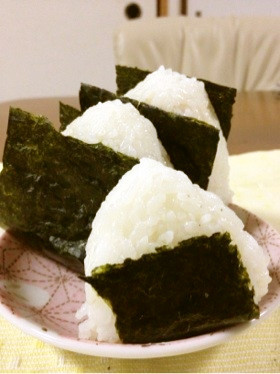 魔法のひとつまみ☆コンビニ鮭マヨおにぎり