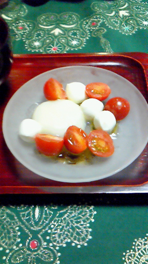 モツァレラとミニトマトのオリーブオイル餅の画像