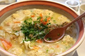 簡単おいしい牡蠣と鶏団子のチャウダー鍋