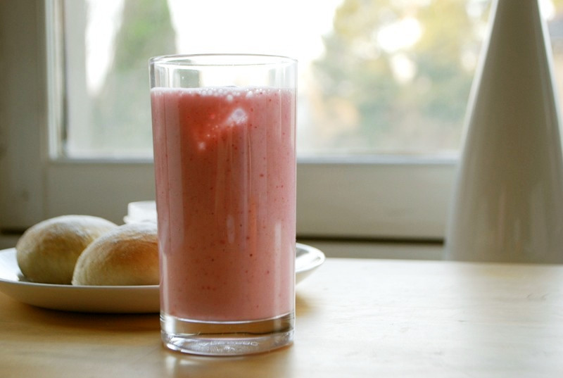 朝に一杯♬甘酸っぱい苺スムージーの画像