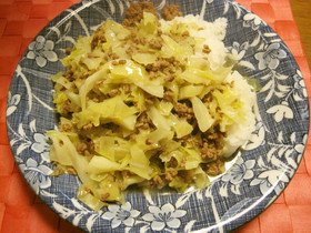 キャベツとひき肉かけご飯
