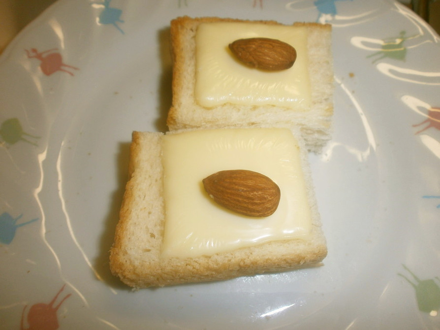アーモンドチーズトーストの画像