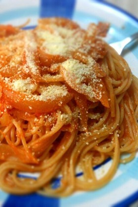 簡単☆チーズがトロり♪トマトパスタ