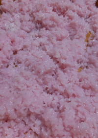 ムラサキイモ酢で作る…「桜色寿司飯」