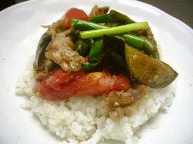 凄～く旨い夏野菜と豚バラのアジアンご飯の写真