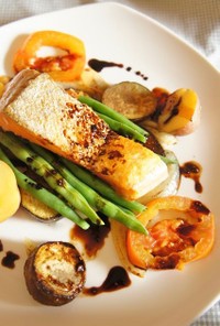鮭と温野菜のバルサミコソース