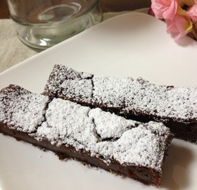 簡単☆材料3つ濃厚チョコケーキ