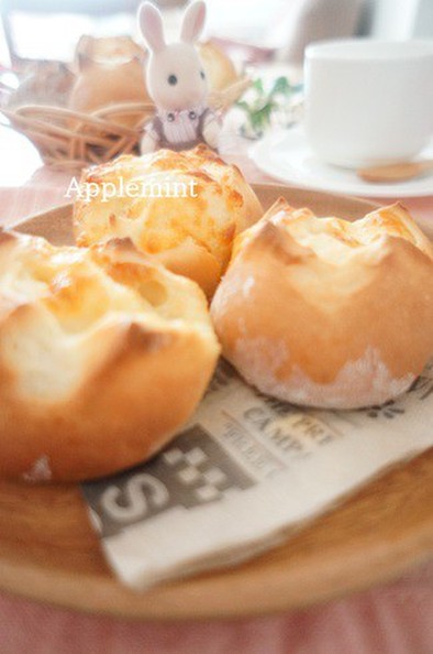 モッツァレラチーズのミニフランス風パンの写真