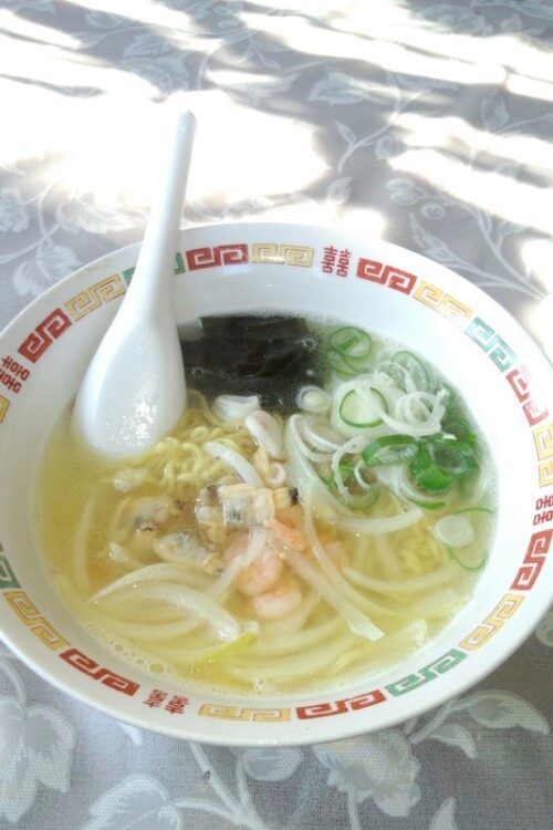 塩ラーメンのスープの画像