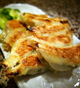超簡単!羽根付き餃子の作り方と焼き方