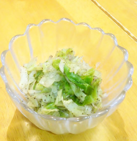チンして混ぜるだけ!キャベツのゆかり和え