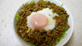 簡単ランチ♪炒めハンバーグのロコモコ丼