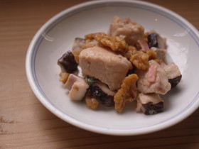 【薬膳レシピ】クルミと鶏肉の炒めもの