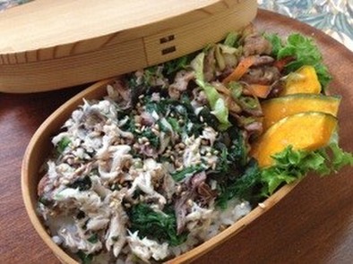 サバと春菊ご飯のお弁当の写真
