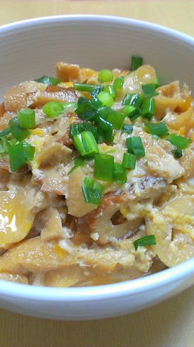 ほっこりじゅわ~★ちくわと油揚げの玉子丼
