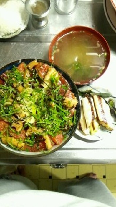 ２月２日晩飯　【海鮮丼、ねぎの素焼き】の写真