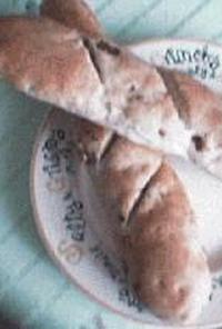 胡桃とラムレーズンのライ麦パン