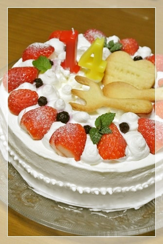 シフォン生地でデコレーションケーキの画像