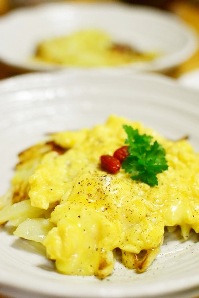 カリカリおジャガでふんわり卵チーズ焼きの写真