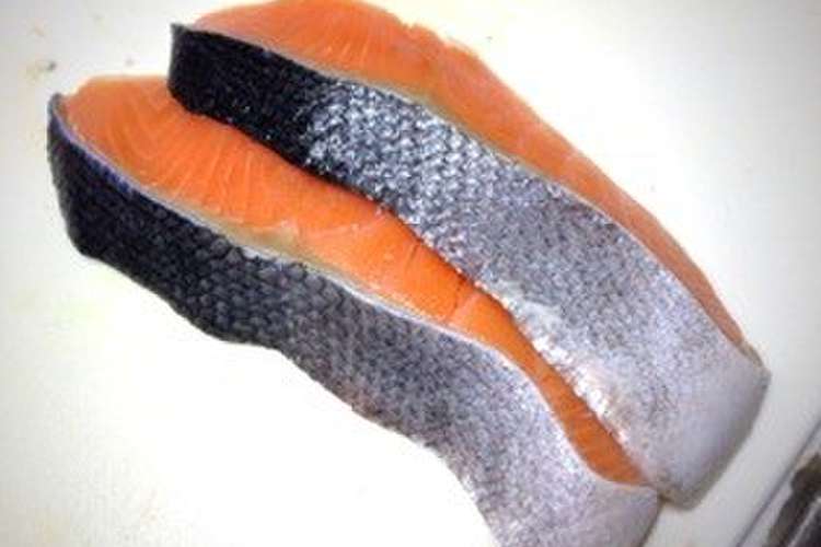 鮭の切り身の鱗の取り方 レシピ 作り方 By 絆hanna クックパッド 簡単おいしいみんなのレシピが356万品