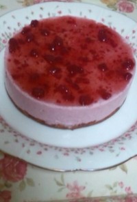 超簡単！苺ムースケーキ☆焼かないケーキ