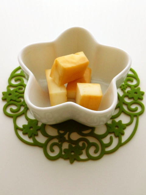 プロセスチーズの醤油麹漬けの画像