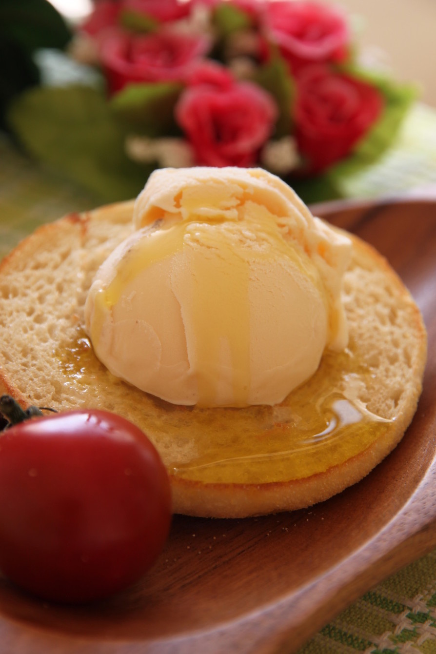 オリーブオイルのアイスクリームトーストの画像