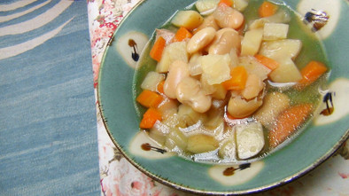 白花豆と根菜のスープ煮の写真