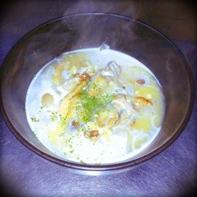 塩麹牡蛎とトロリ白菜のチーズミルクスープの写真