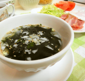 簡単*お湯を注ぐだけ*若布スープ