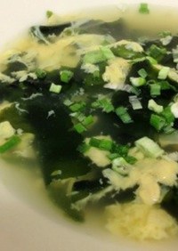 卵とワカメの簡単中華スープ