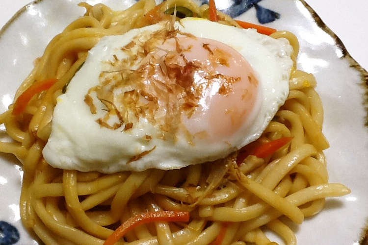 焼うどん目玉焼きのっけ レシピ 作り方 By ゆあぷぷ クックパッド 簡単おいしいみんなのレシピが352万品