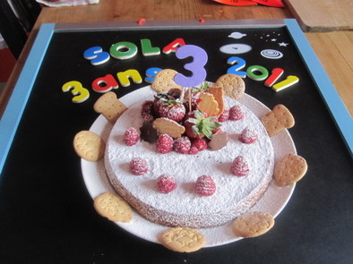 3才の誕生日ケーキの写真