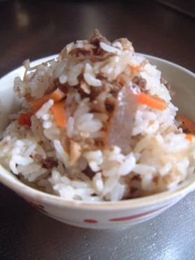 牛肉とごぼうの混ぜご飯
