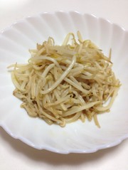 もやしとえのきのバターしょうゆ炒めの写真