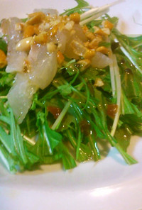 サラダに柿ピー　白身魚と水菜のサラダ
