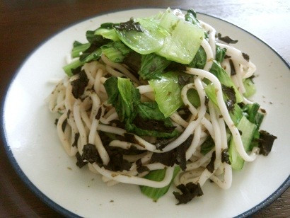 もみ海苔とチンゲン菜のうどんの画像