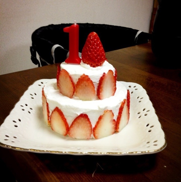 １歳のお誕生日ケーキの画像