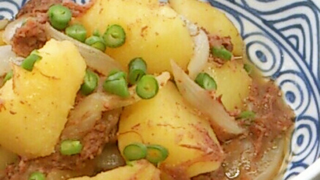 コンビーフの缶詰で肉じゃが コンじゃが レシピ 作り方 By しじみ24 クックパッド