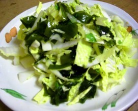 白菜とわかめのサラダの画像