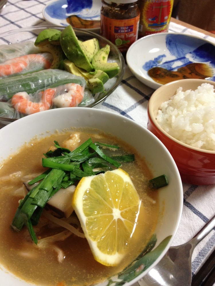 残り野菜とシーフードのトムヤンスープ鍋の画像