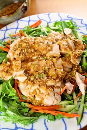 レンジで!超しっとり胸肉のゴマ味噌ソース