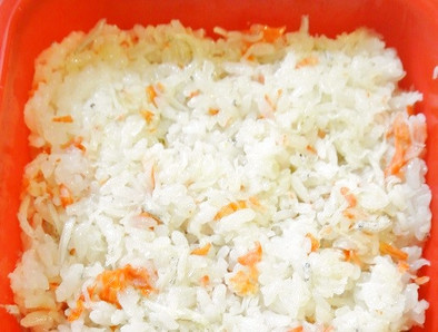 ひな祭りに！簡単蟹風味香るカニかまご飯の写真