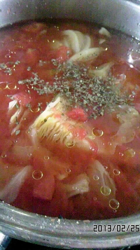 ストーブで。丸ごとキャベツのトマトスープの画像