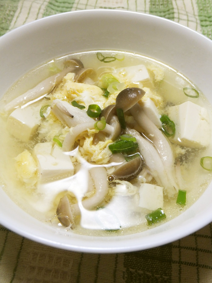 豆腐としめじと卵の酸っぱいスープの画像