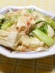 青梗菜と豆腐とかにかまのうま煮の写真