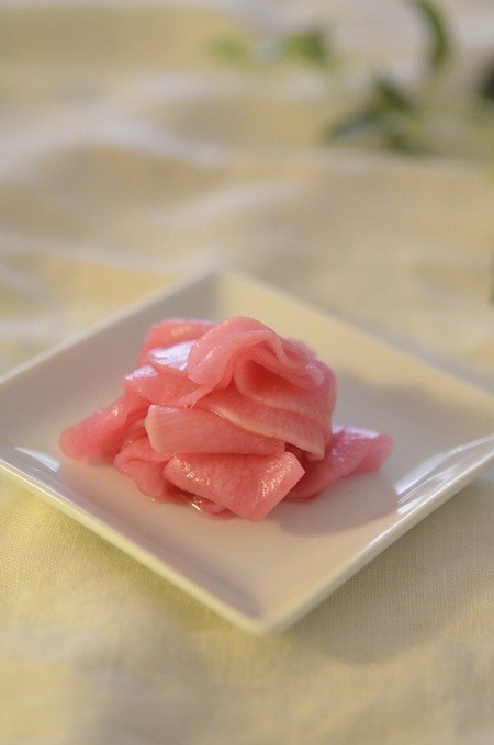 お弁当に♪紫芋粉でピンクの桜大根の画像