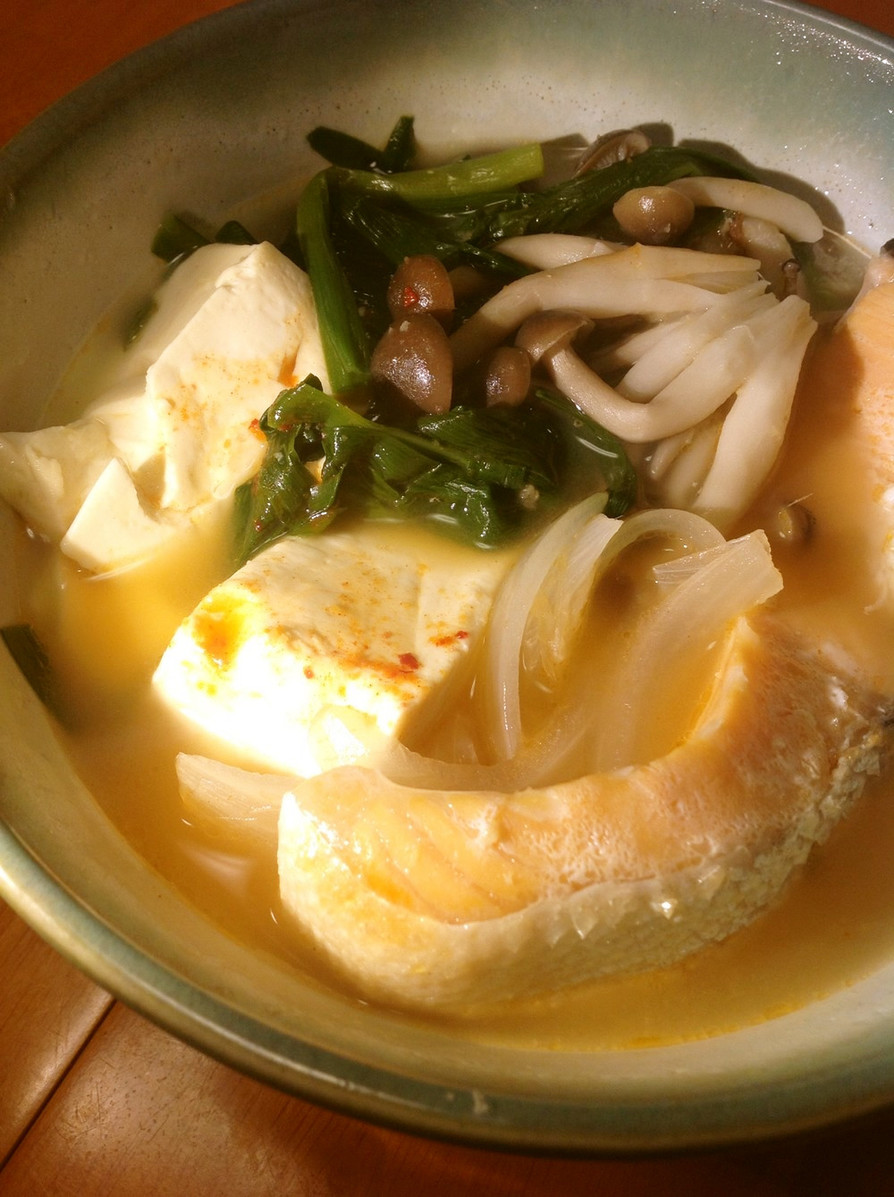 野菜と豆腐と鮭のキムチ鍋の画像